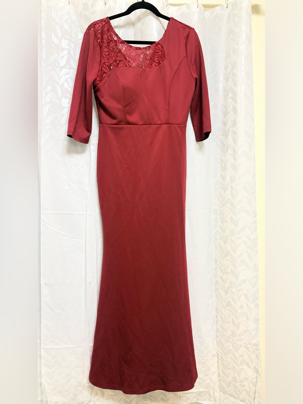 Elegant Red Lace-Accent Evening Dress for Women